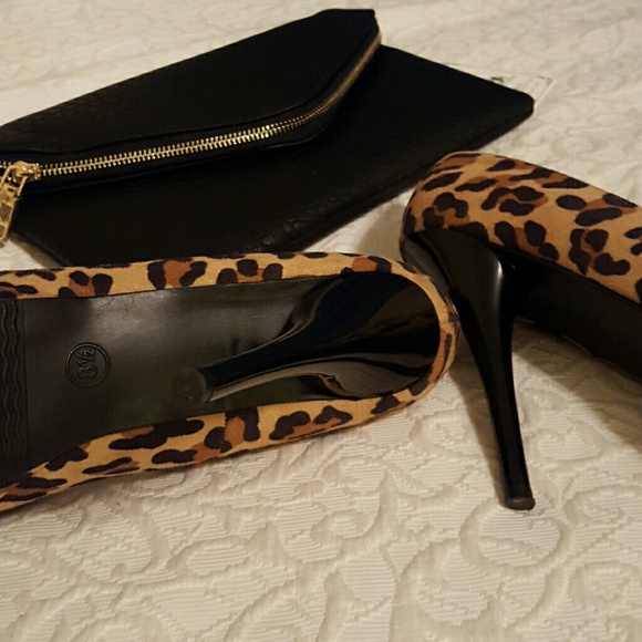 **SOLD**Leopard Pumps - Picture 2 of 3