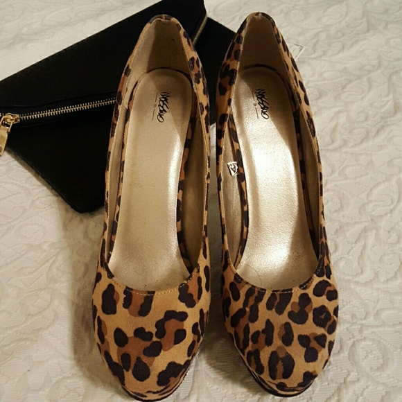 **SOLD**Leopard Pumps - Picture 3 of 3