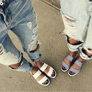 RARE MEDIUM WASH Carmar Jeans