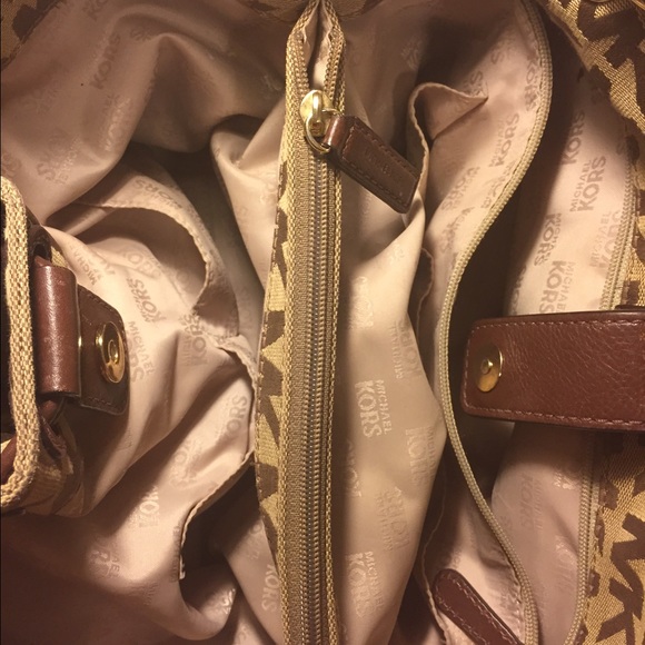 💥SOLD💥 Michael Kors Large Ludlow bag! - Picture 4 of 4