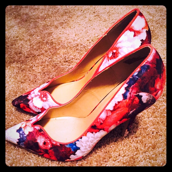 Floral Heels! New without tag!