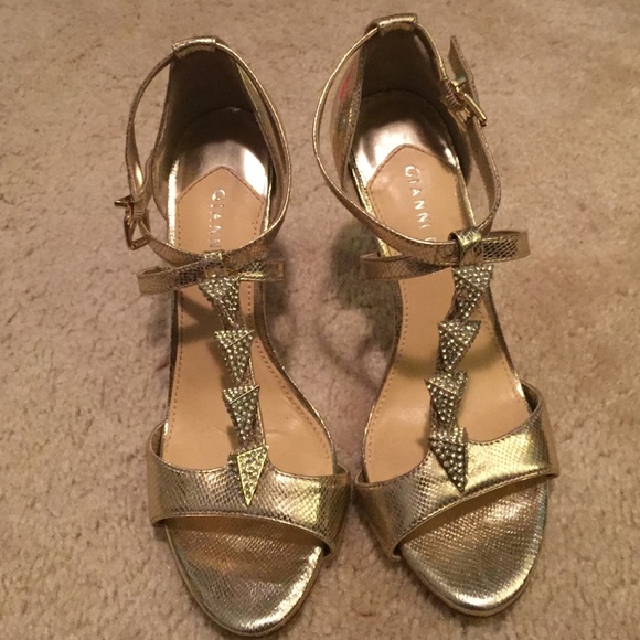 Gianni Bini gold heels
