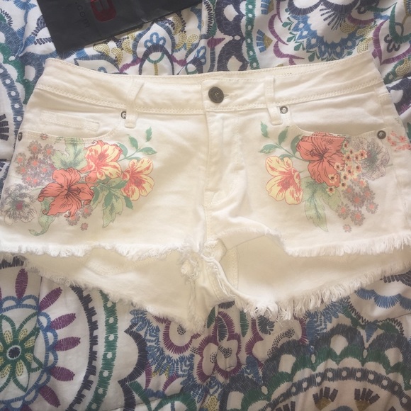 Bullhead shorts size 5