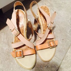 Tan/nude Ann Taylor Loft wedges