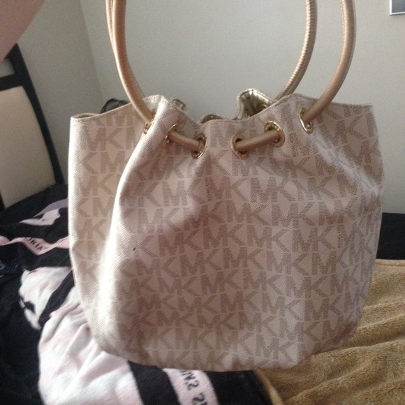 AUTHENTIC MICHAEL KORS PURSE - Picture 2 of 4