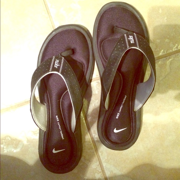 Nike comfort flip flops