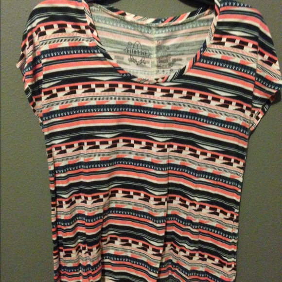 pink bold pattern scoop neck t-shirt