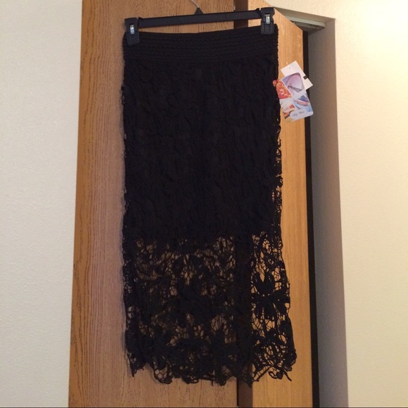 Amazing super sexy lace skirt - Picture 3 of 3