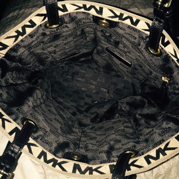 🚫Sold🚫Michael Kors Logo Tote - Picture 2 of 4