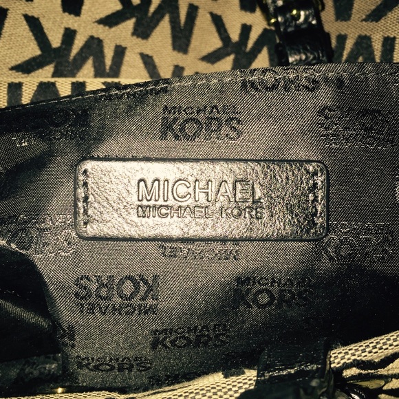 🚫Sold🚫Michael Kors Logo Tote - Picture 3 of 4