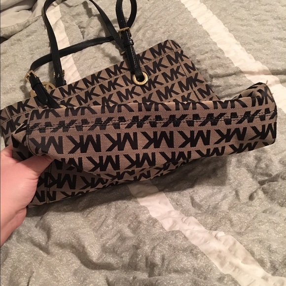 🚫Sold🚫Michael Kors Logo Tote - Picture 4 of 4