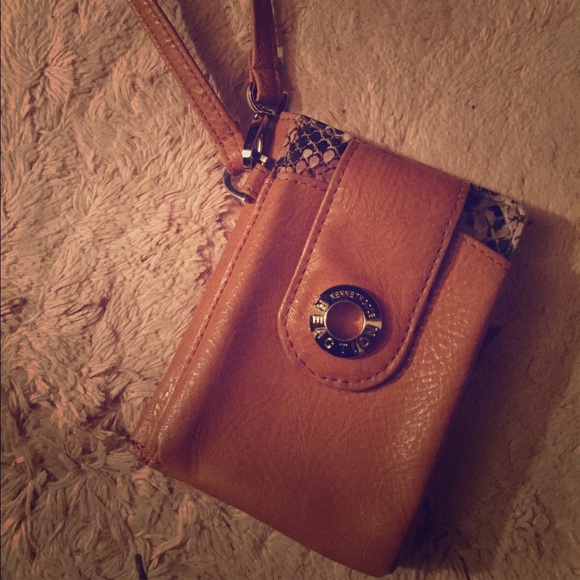 Kenneth Cole wristlet