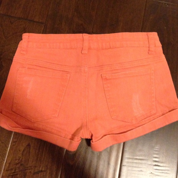 Salmon pink shorts - Picture 1 of 3