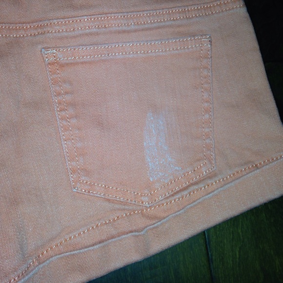 Salmon pink shorts - Picture 3 of 3