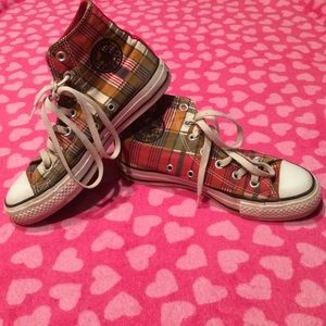 really cute plaid converse