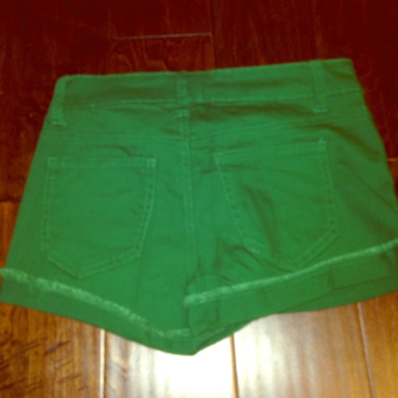 Green adorable shorts - Picture 1 of 2