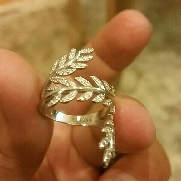 Silver ring - Picture 2 of 3