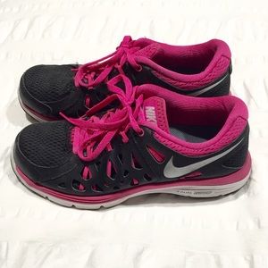 Nike Hot Pink Dual Fusion Run 2
