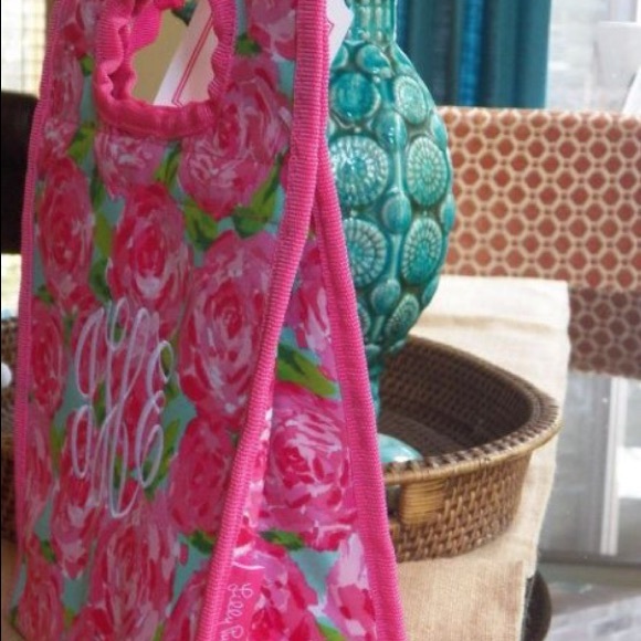 ISO ISO ISO💕💕💕 Lilly Pulitzer lunch tote 😘