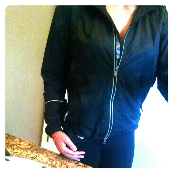 Nike Wind Breaker Light Weight Zip Up Jacket