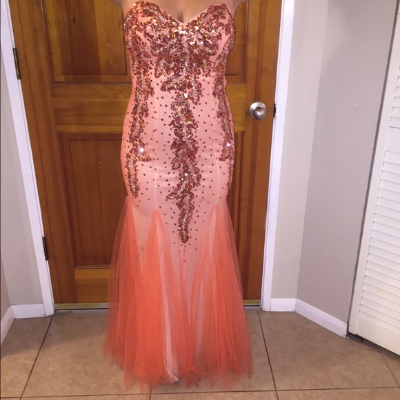 Beautiful glamorous prom/party dress!