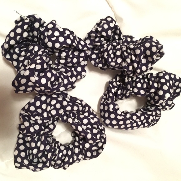 4 polka dot scrunchies