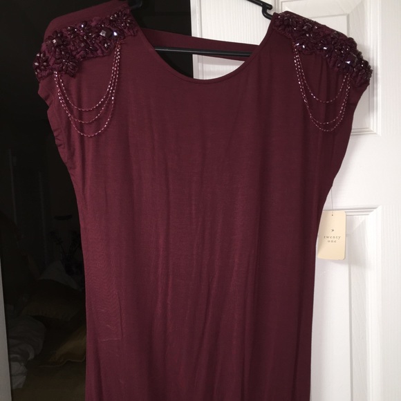 Sale ! Burgundy embellished top