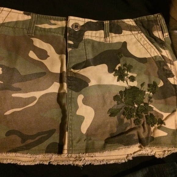 Clothes - Picture 2 of 3