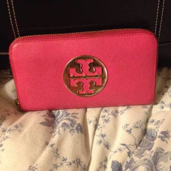 Pink Tory Burch saffiano wallet