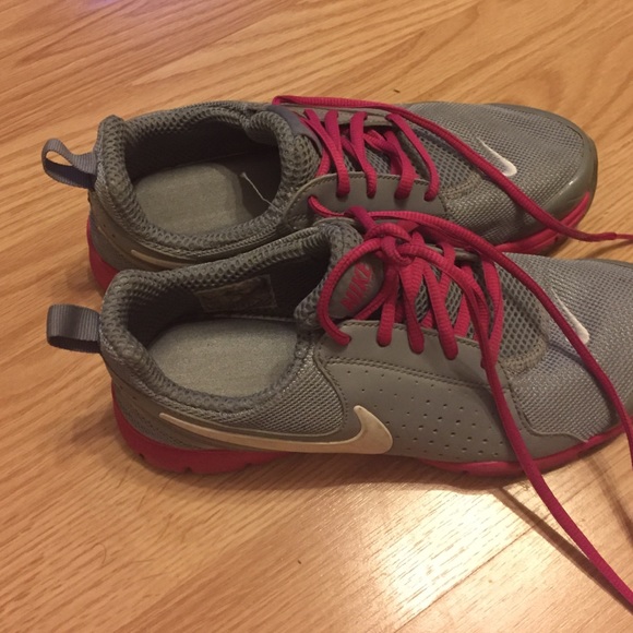 Barely worn Nike shoes