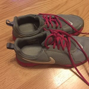 Barely worn Nike shoes