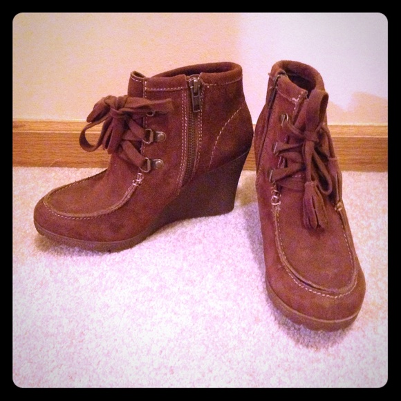 MIA brown suede boots