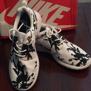 Nike Roshe size 7 women's. Palm tree print