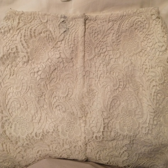 ▫️White Lace Skirt▫️ - Picture 2 of 3