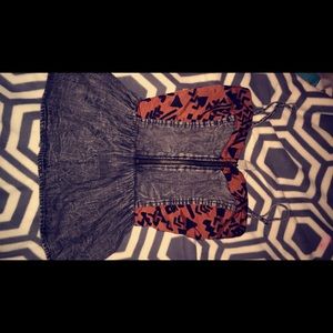 fitted gray and tribal top with zipper