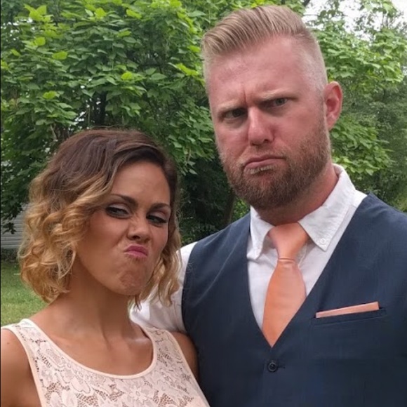 💗 Meet your Posher! 💗 - Picture 3 of 4