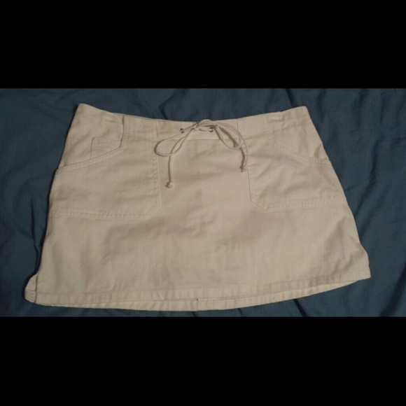 Casual cute white skirt!