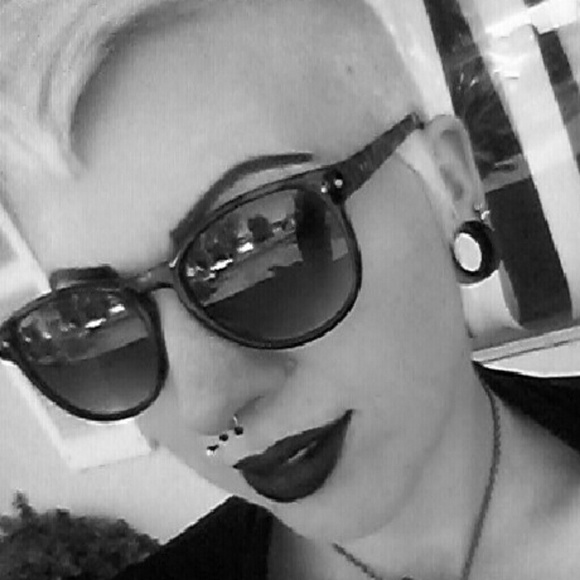 Meet Your Posher GL4uri3 🤘🏻☠️💋 - Picture 3 of 8