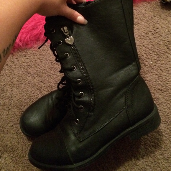 Combat boots!!