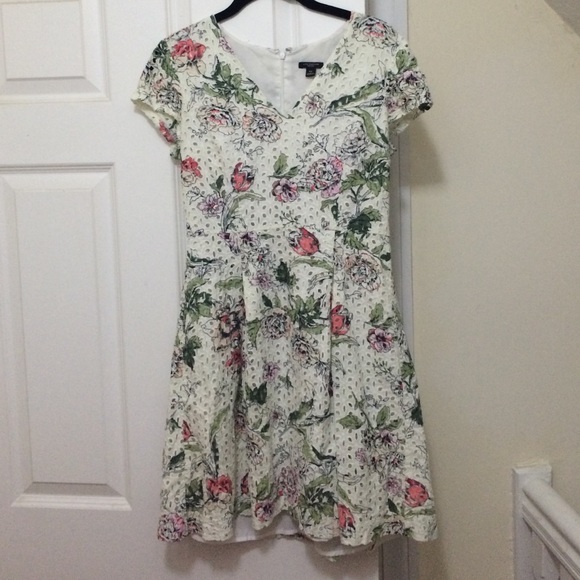 Lovely & lady like lace dress