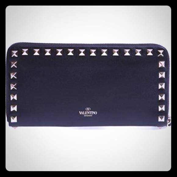 *****SOLD****Authentic Valentino Rockstud Wallet