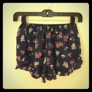 Brandy floral vodi shorts.