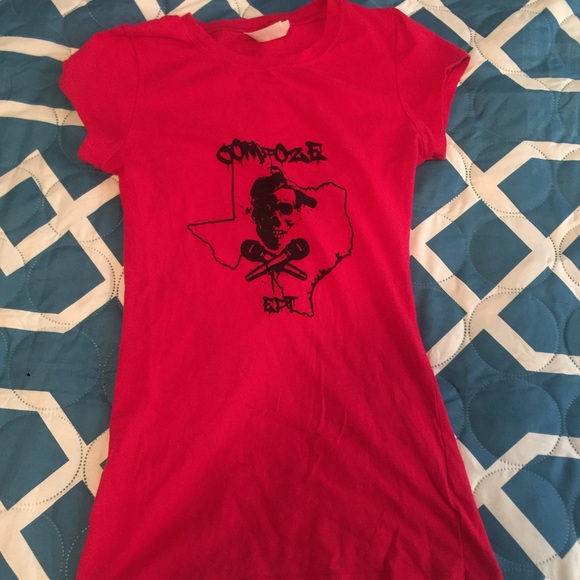 Red T ✨SOLD✨