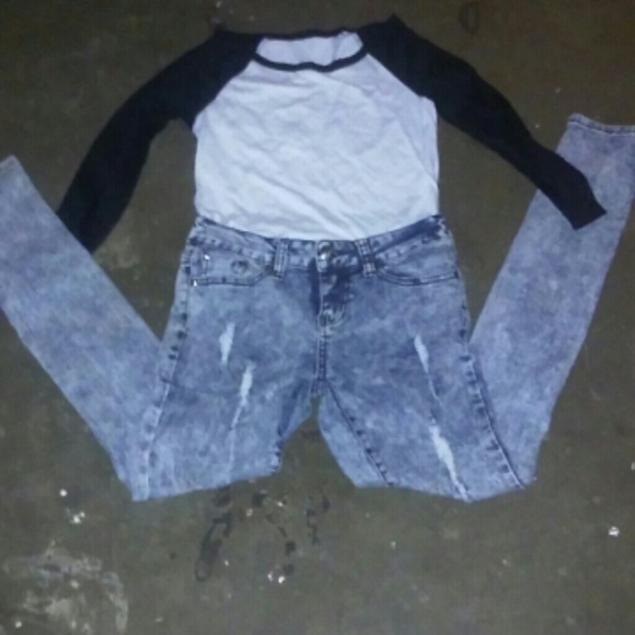Baseball tee and high waisted pants 20$ - Picture 1 of 1