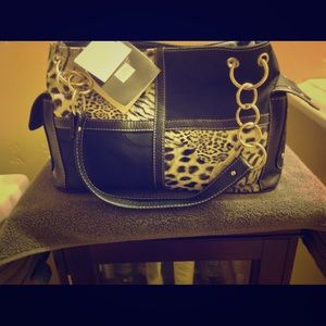 New purse with tags. Cheetah print