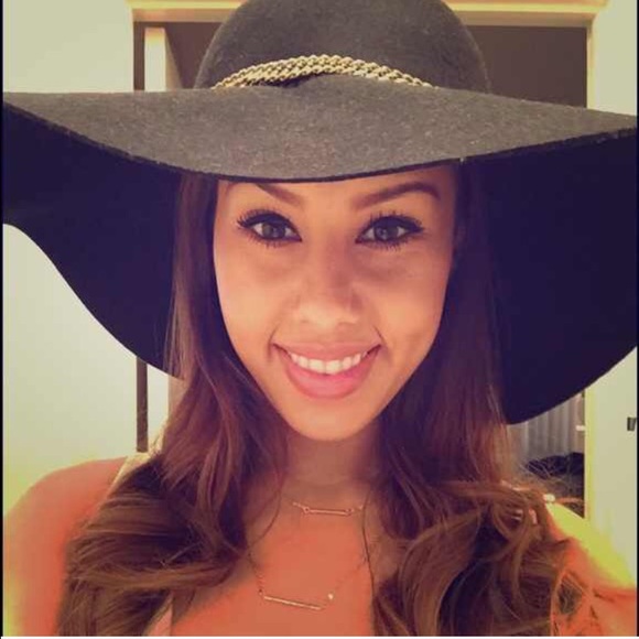 Black floppy hat with gold chain.