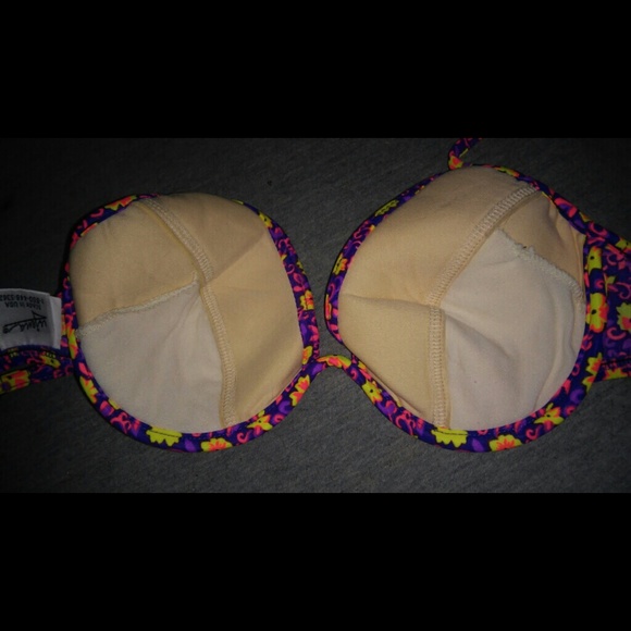 💥SALE💥 Purple flower bikini top - Picture 2 of 2