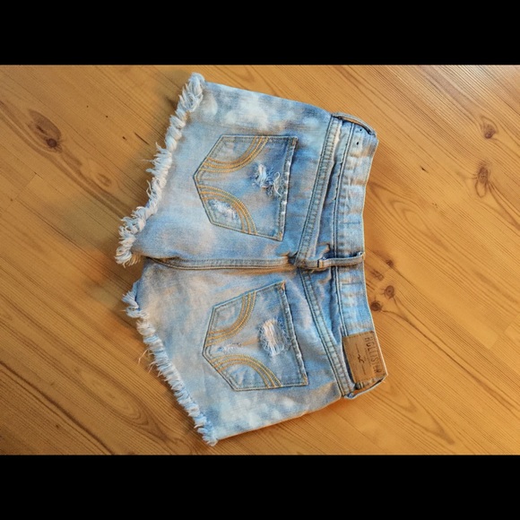 High Waisted Hollister Shorts. - Picture 2 of 3