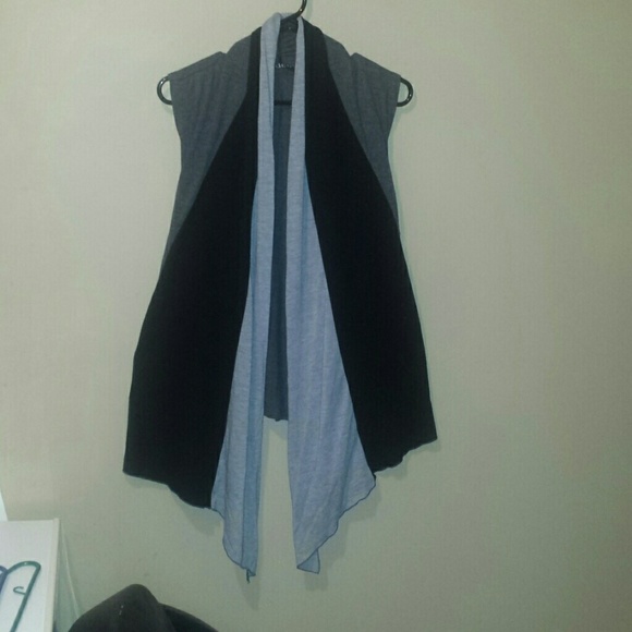"Reduced"   2xl sleeveless cardigan (Deb)