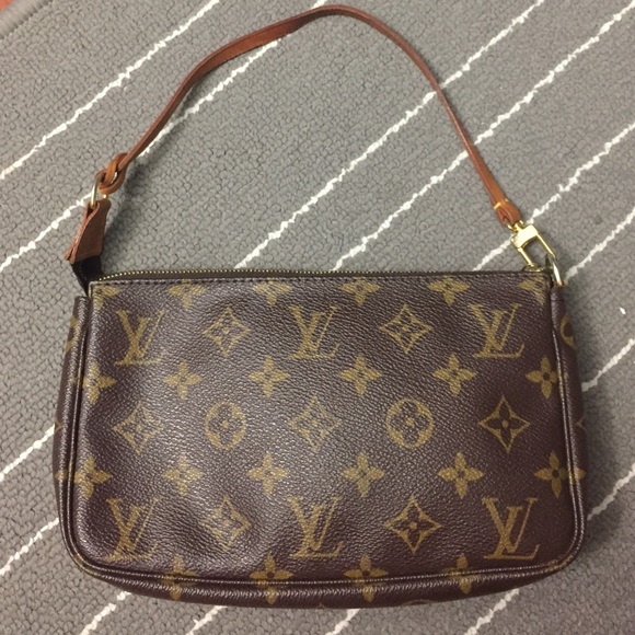 Louis Vuitton - Monogram Pochette